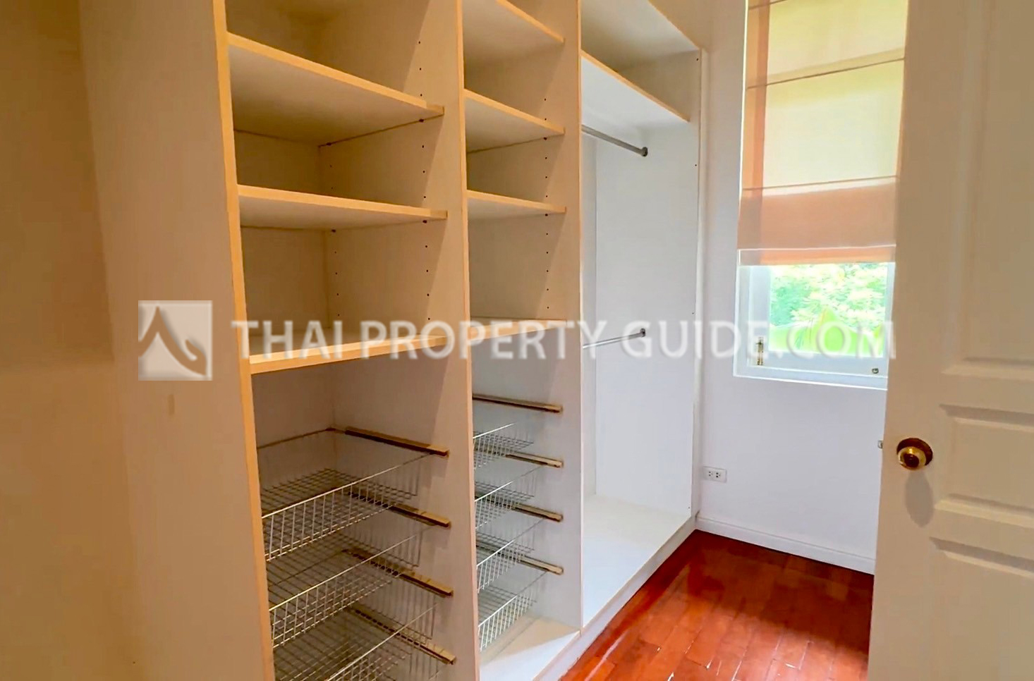 House with Private Pool in Sukhumvit 